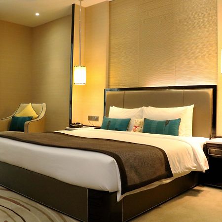 أجنحة باسيفيك ريجنسي الفندقية كوالالمبور المظهر الخارجي الصورة A bedroom in a hotel