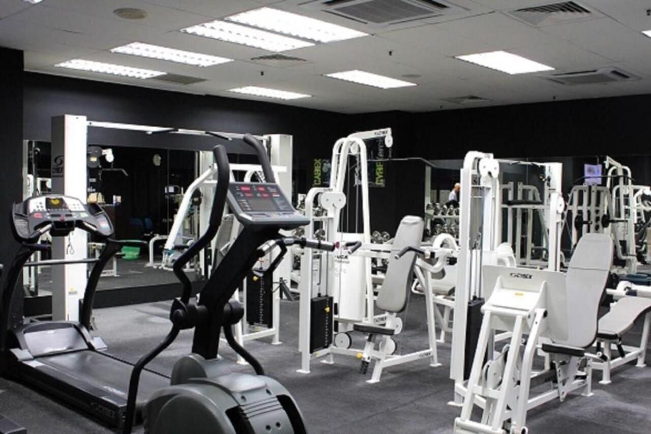 أجنحة باسيفيك ريجنسي الفندقية كوالالمبور المظهر الخارجي الصورة A typical gym