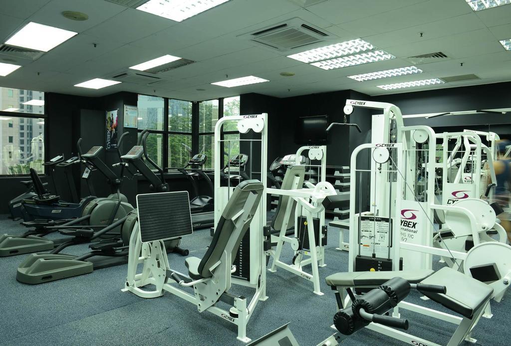 أجنحة باسيفيك ريجنسي الفندقية كوالالمبور المظهر الخارجي الصورة A typical gym